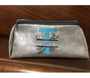 Stickdatei - Doodle Blumen Alphabet Monogram geteilt "T"